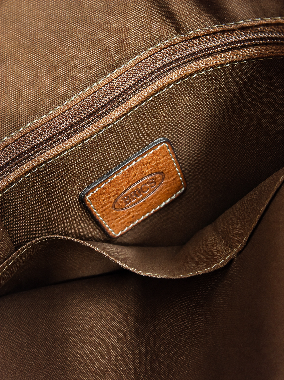 Bric’s Black Messenger Bag – Premium Pre-Loved Collection