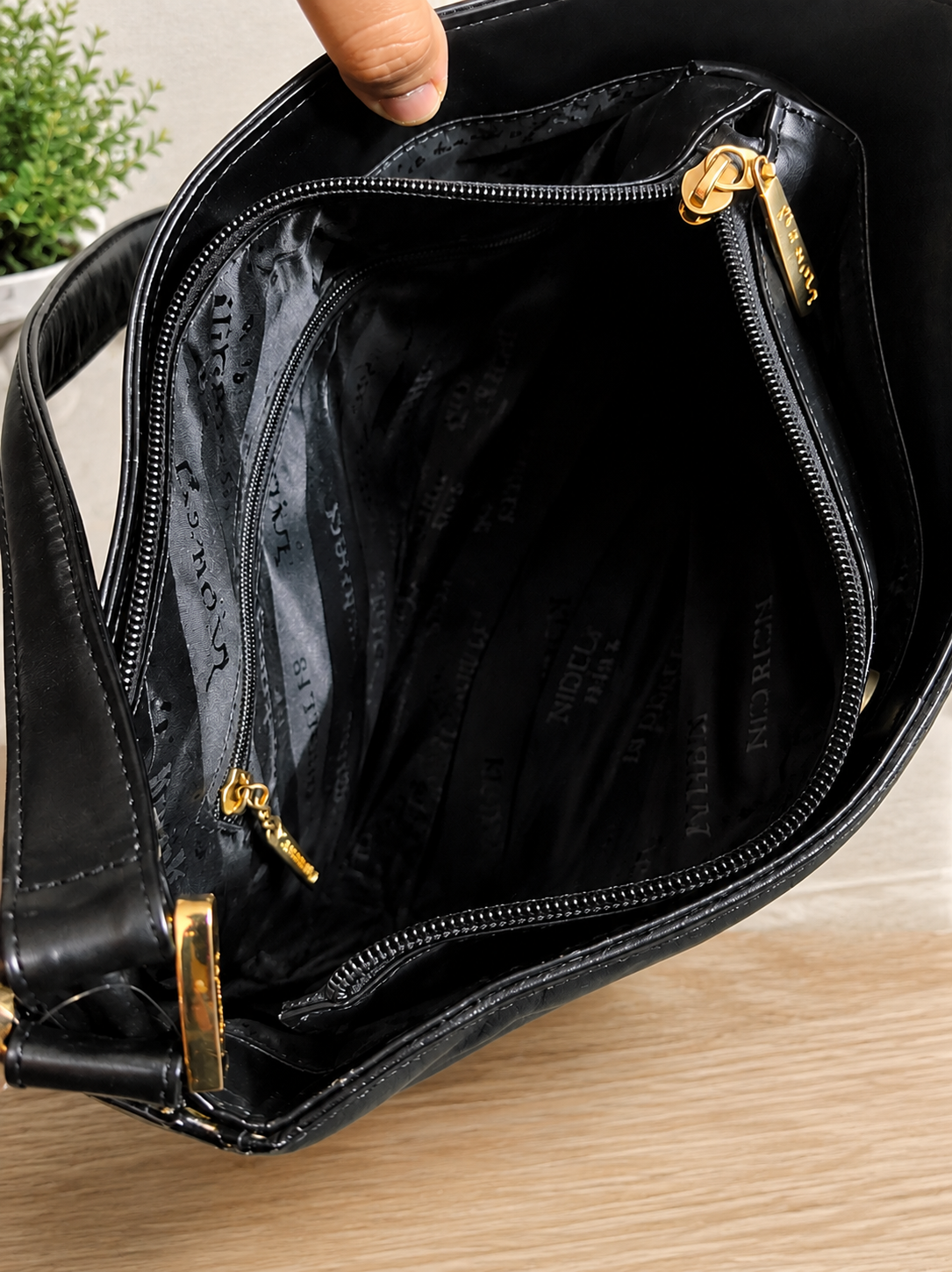 Renoir Black Shoulder Bag – Thrift Collection