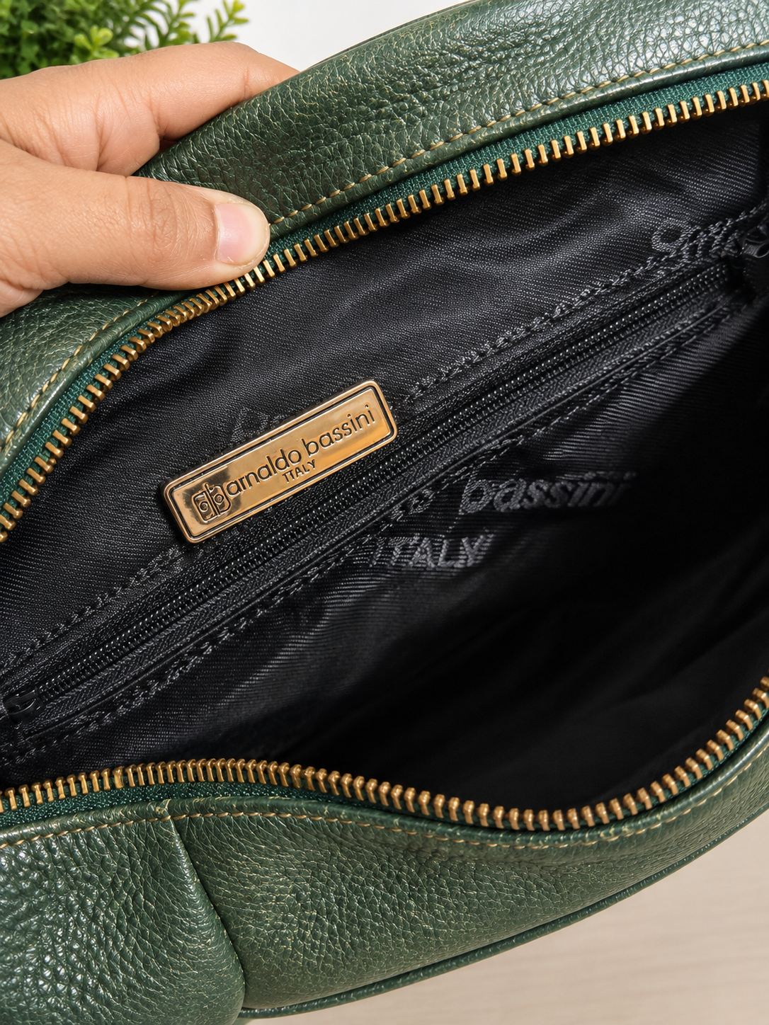 Arnaldo Bassini – Pre-Loved Leather Shoulder Bag